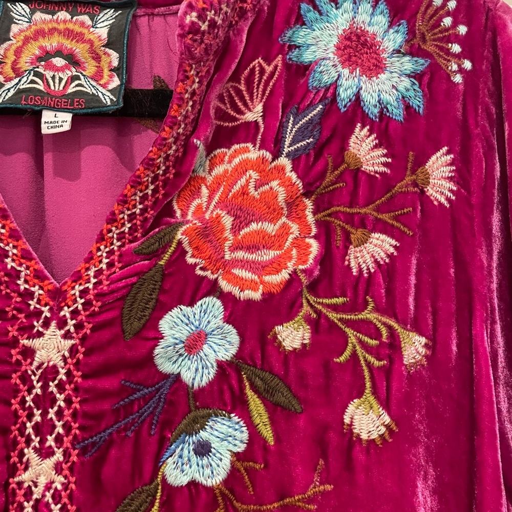 JOHNNY WAS Embroidered Velvet V-Neck Women's Top - Fuchsia - Picture 3 of 8